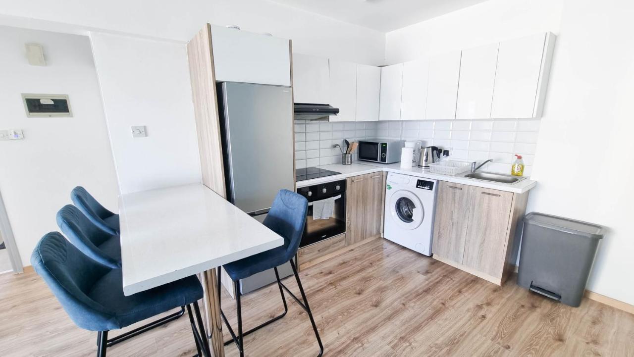 Modern Retreat: 2Br Stylish Apt With Comfy Rooms! Smart Tv With 200Mbps Internet Λάρνακα Εξωτερικό φωτογραφία